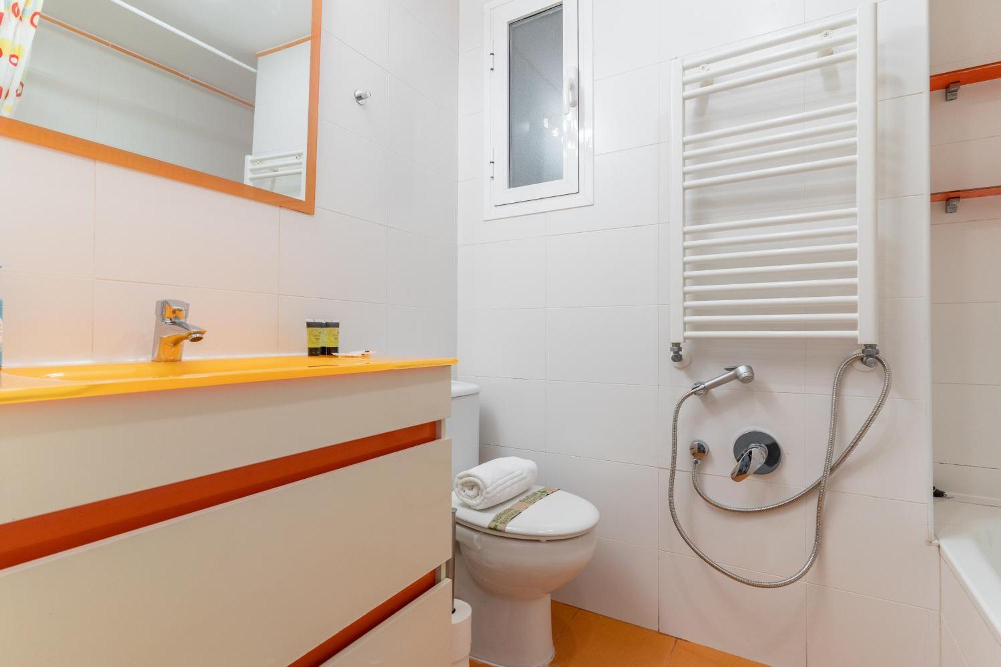 Bright Apartment-2bedrooms 1bathroom-delicias Madri